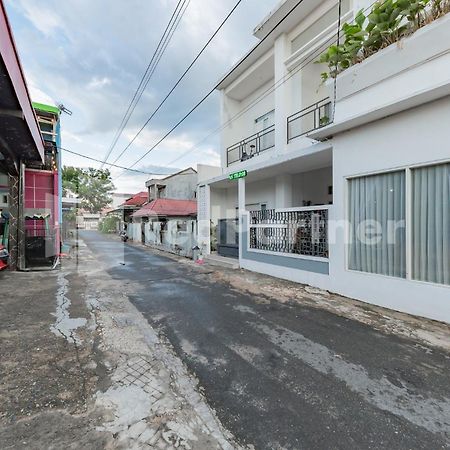 Ana Guest House Syariah Mitra Reddoorz Banjarbaru Exteriör bild